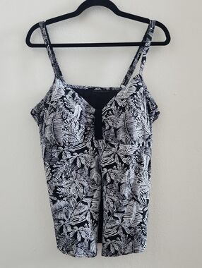 Croft & Barrow Black & White Tropical Print Tankini Swim Top
